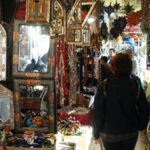 Puesto de artesanía en los Zocos de la Medina de Marrakech - Marruecos Puesto de artesanía en los Zocos de la Medina de Marrakech - Marruecos