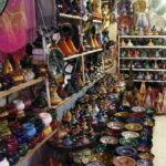 Tienda de artesanía en la Medina de Marrakech en Marruecos