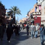 Alrededores de la Plaza Jemaa el Fna en la Medina de Marrakech en Marruecos