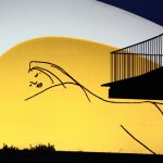 Auditorio del Centro Cultural Niemeyer de Avilés en Asturias al anochecer
