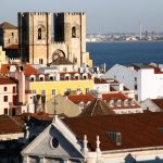 Vistas panorámicas de la Sé Catedral de Lisboa desde el Elevador de Santa Justa