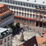 Vistas de la plaza del Mercado de Grano de Heidelberg desde el castillo