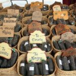 Productos de herboristería en el Mercado Medieval de Mondoñedo en Galicia