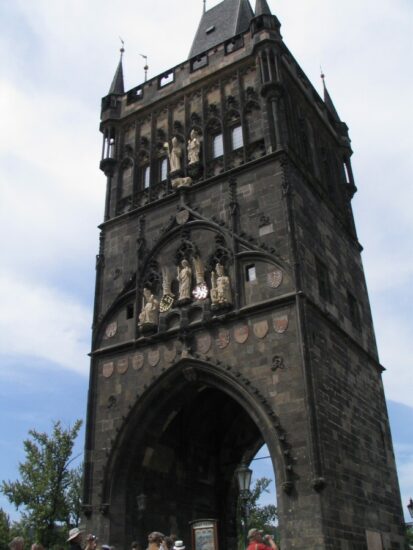 Torre de la Ciudad Vieja en el Puente de Carlos de Praga - República Checa