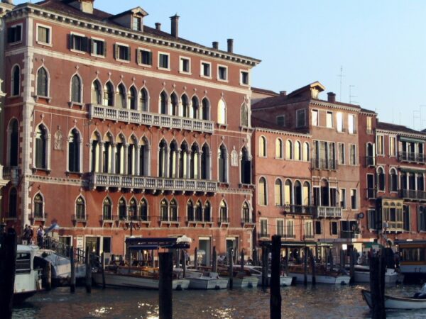 Palazzo Bembo en el Gran Canal de Venecia - Italia