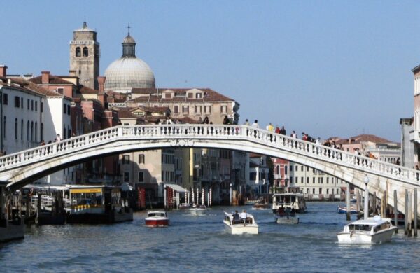 Ponte di Scalzi en el Gran Canal de Venecia