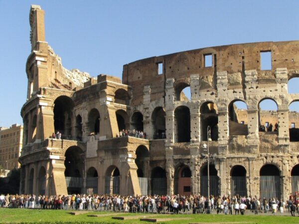 Coliseo, gran anfiteatro de Roma en Italia