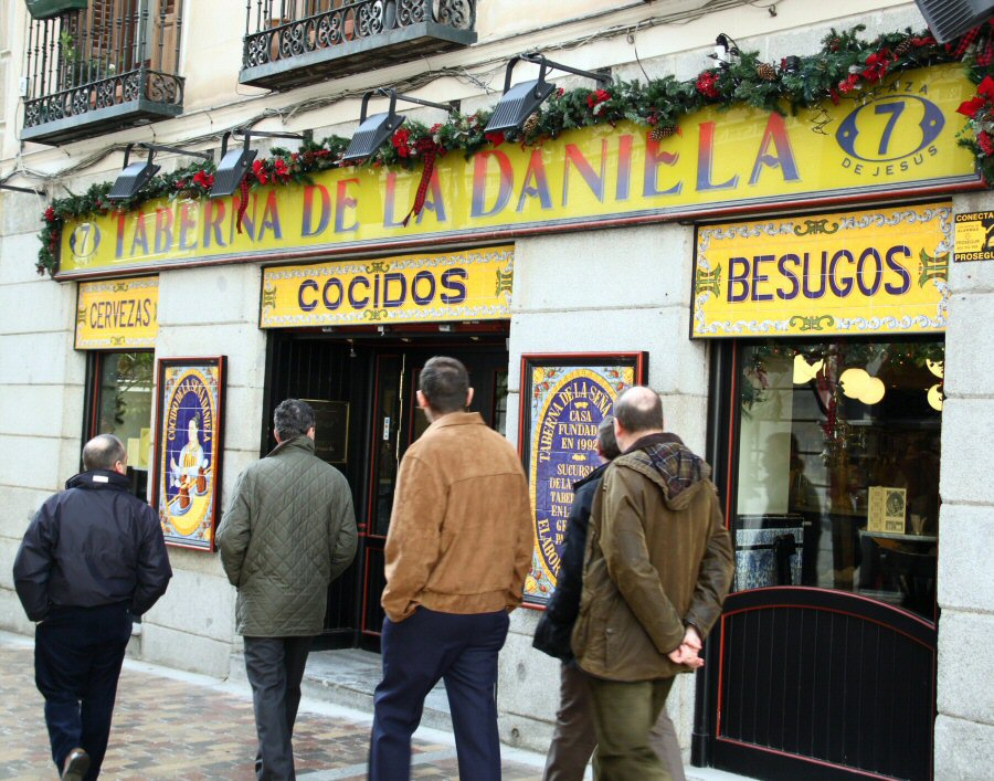 Cocido madrileño en la Taberna la Daniela en la plaza de Jesús en Madrid