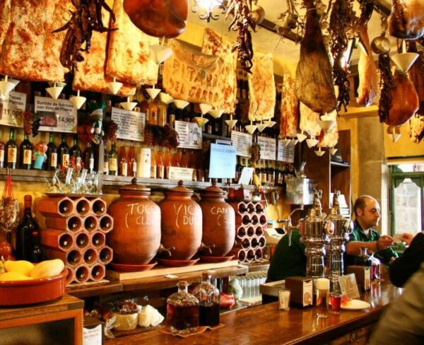 Bar La Pitarra del Gordo en la plaza Mayor de Plasencia en Extremadura