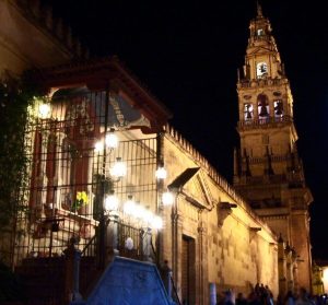 Retablo Virgen de los Faroles juntoi a la Mezquita de Córdoba