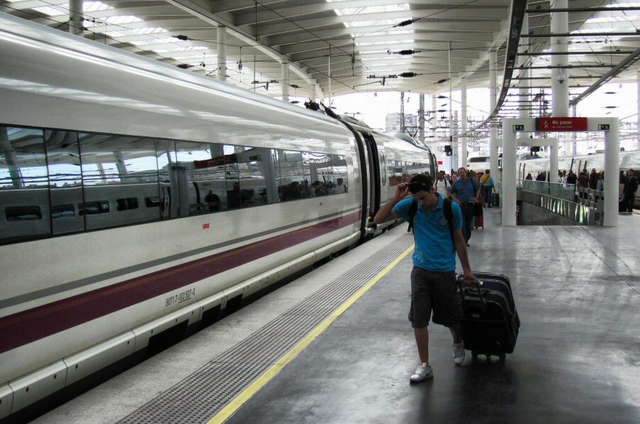 Andenes de la nueva Terminal de Llegadas del AVE en la Estación de Atocha en Madrid