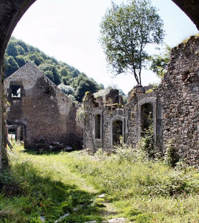 Antiga fábrica de armas Orbaizeta no Bosque de Irati en Navarra