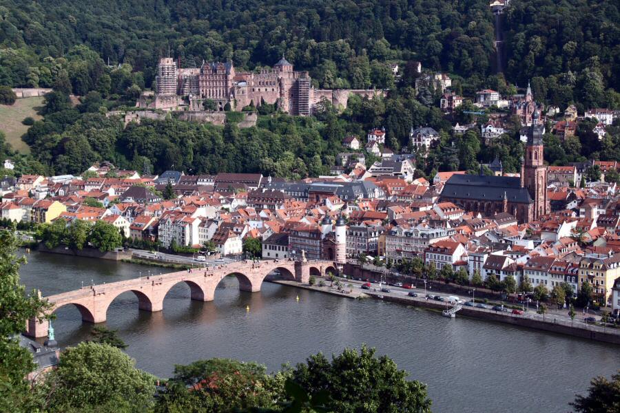 Vistas panorámicas de Heidelberg desde el paseo de los Filósofos en Alemania