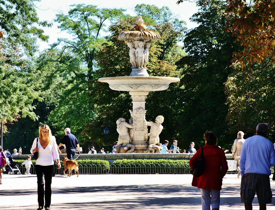 Fuente de la Alcachofa en el parque del Retiro de Madrid