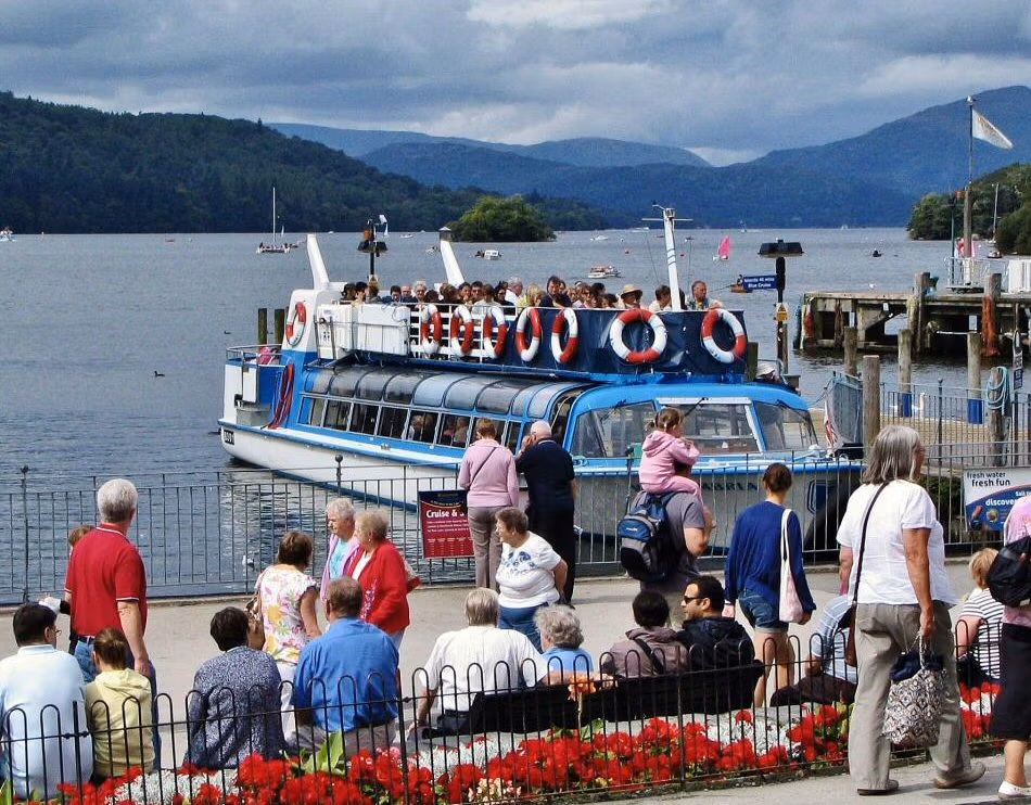 Lacul Windermere din Lake District din nordul Angliei