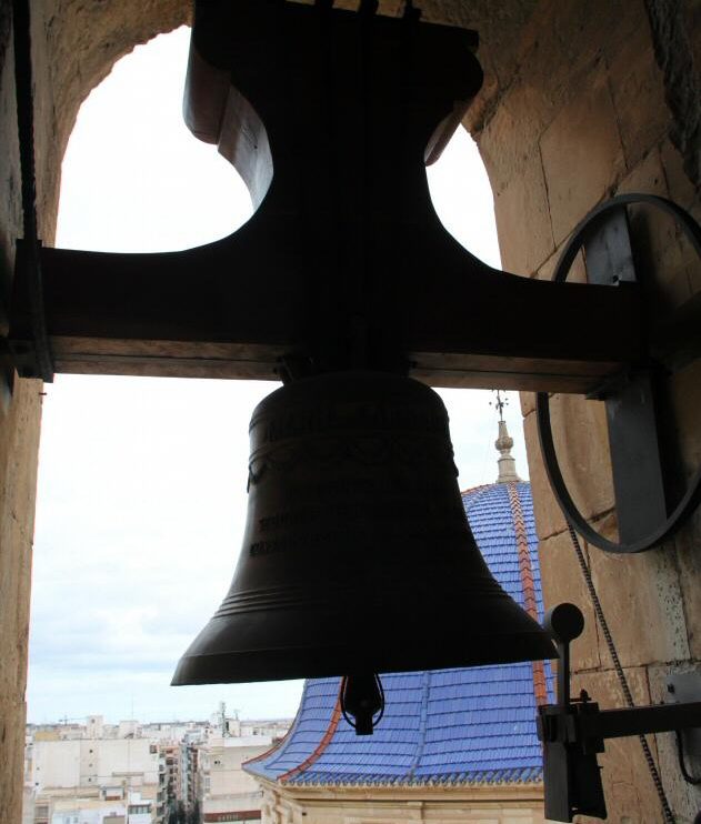 Campana de la Torre de la Basílica menor de Santa María en Elche