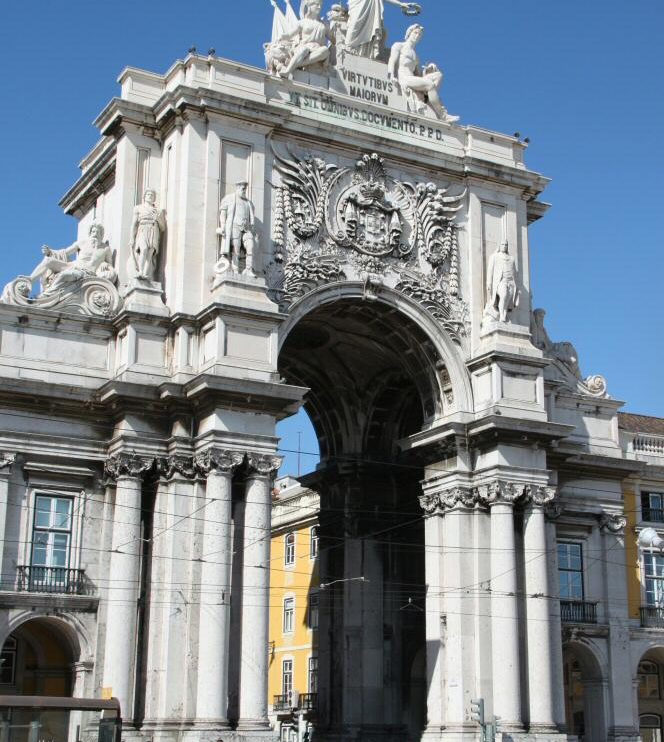 Arco Triunfal de Via Augusta en la Plaza del Comercio en Lisboa