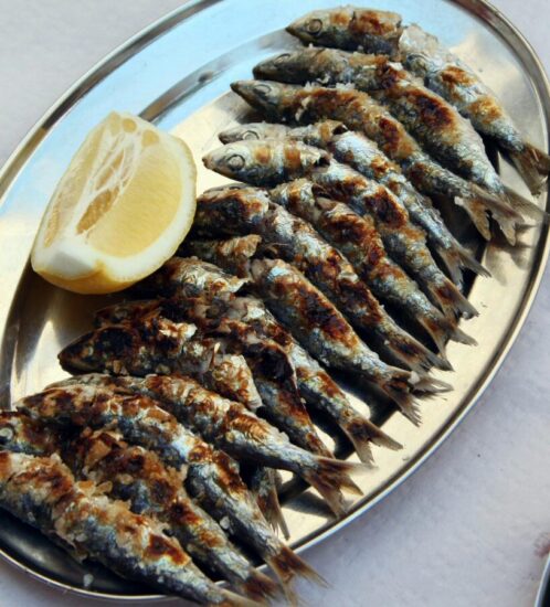Típicas sardinas asadas al espeto en el barrio de Pedregalejo en Málaga
