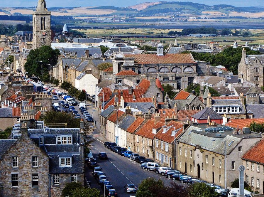 (سانت أندروز في اسكتلندا).