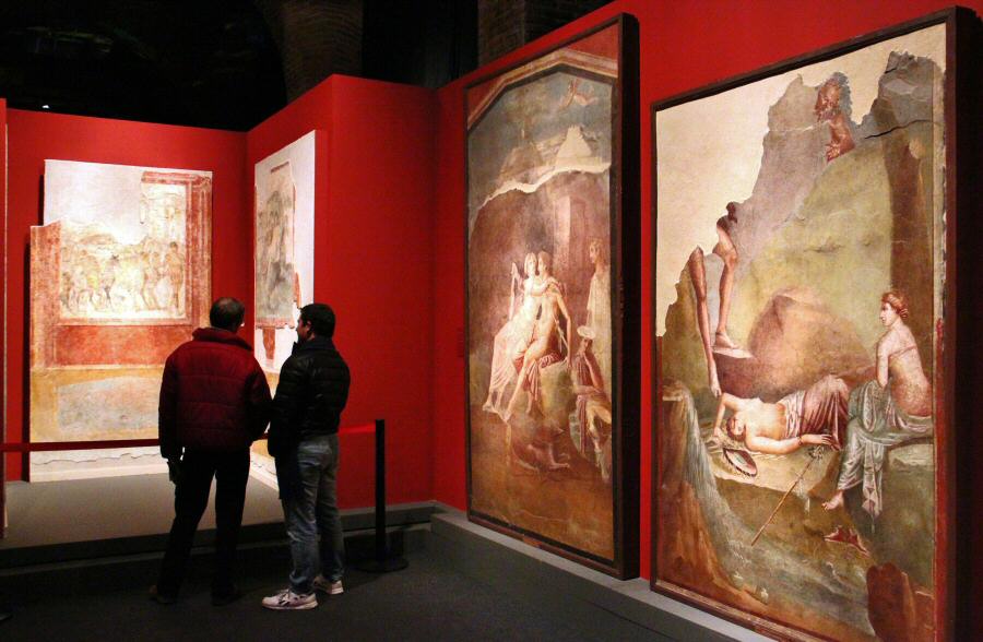 Frescos en la exposición de Pompeya en Arte Canal en Madrid