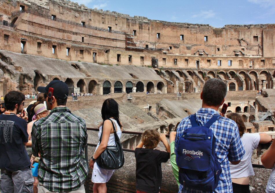 Coliseo de la antigua ciudad romana en Roma