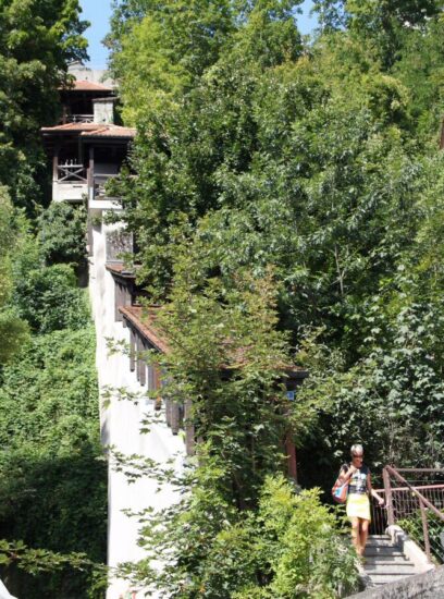 Escalera paralela al funicular de Friburgo en Suiza