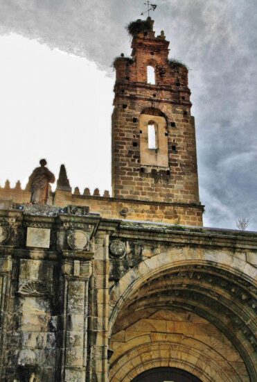 Torre campanario de la catedral Vieja de Plasencia