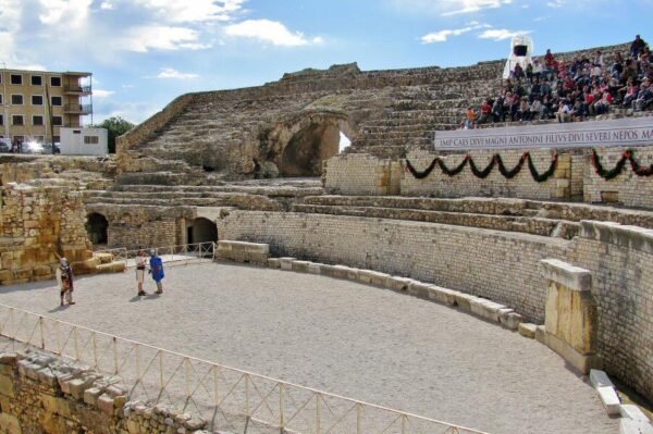 Lucha de gladiadores en el anfiteatro romano de Tarragona en Tarraco Viva