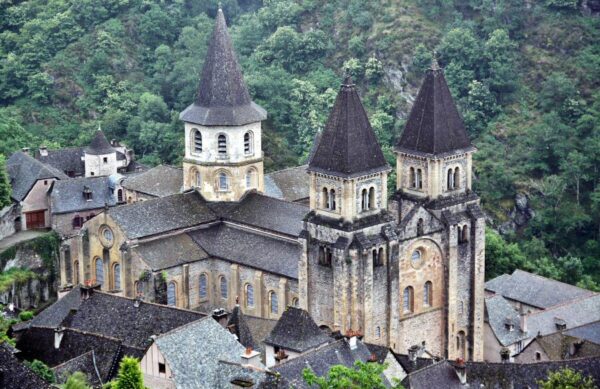 Abadía de Conques en Aveyron al sur de Francia