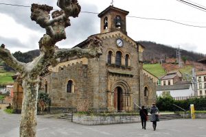 Iglesia de Santa Eulalia de Ujo en la Montaña Central de Asturias