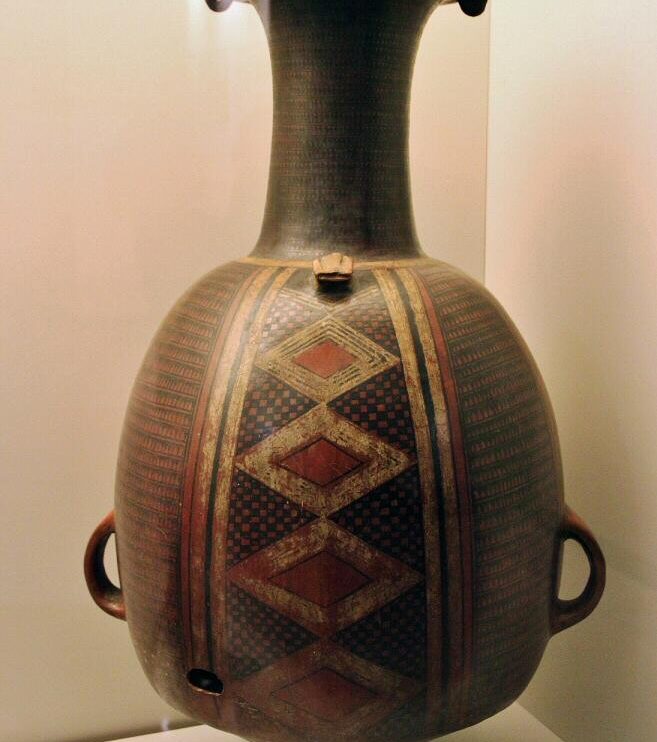 Vasija de ajuar Inca en la colección peruana del museo de América