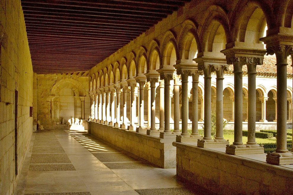 Claustro de San Andrés de Arroyo en la provincia de Palencia