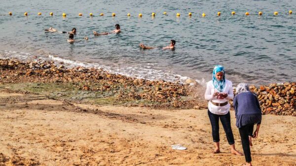 Baño en el Mar Muerto en Jordania