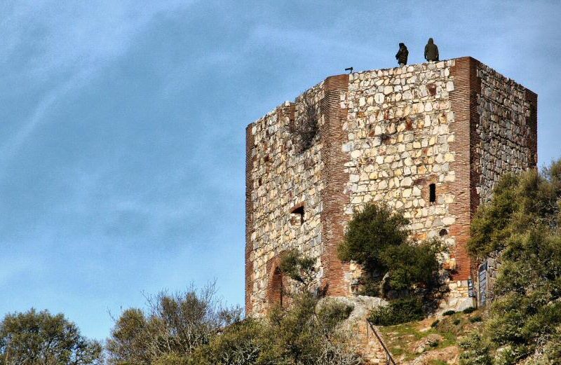 Torre del Homenaje del castillo del parque nacional de Monfrague en Extremadura