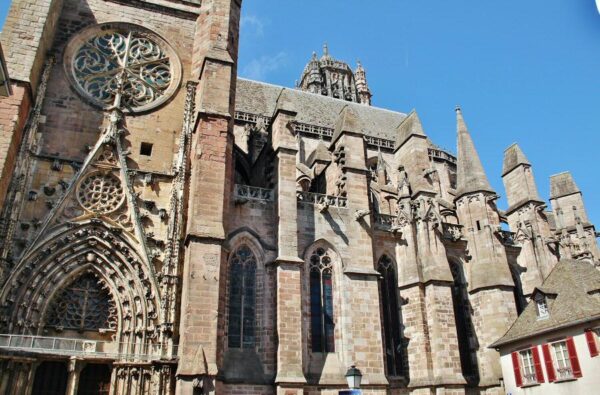 Catedral gótica de Rodez en Aveyron al sur de Francia