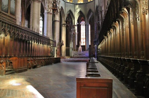 Coro de la catedral gótica de Rodez al sur de Francia