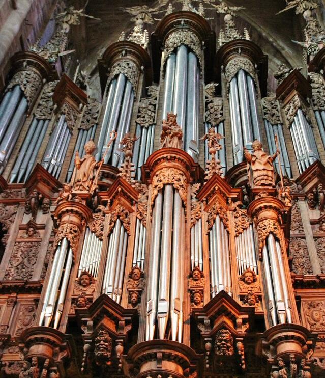 Organo de la catedral gótica de Rodez al sur de Francia