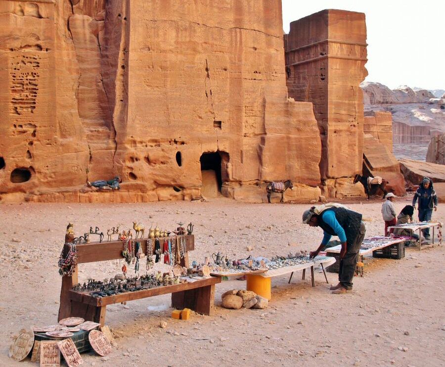 Puesto de souvenir en Petra en Jordania