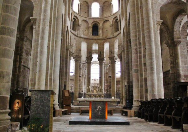 Abadía románica de Conques en Aveyron al sur de Francia