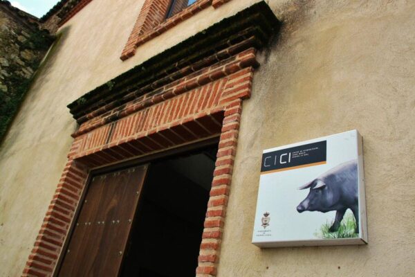 Centro de Interpretación del Cerdo Ibérico en Higuera la Real en Badajoz