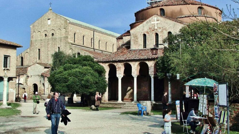 Catedral de la Asunción e iglesia de Santa Fosca en la isla de Torcello en Venecia