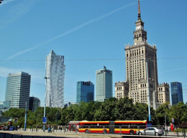 Palacio de Cultura y Ciencia en el centro moderno de Varsovia