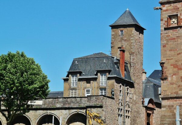 Palacete en el centro medieval de Rodez en Aveyron al sur de Francia