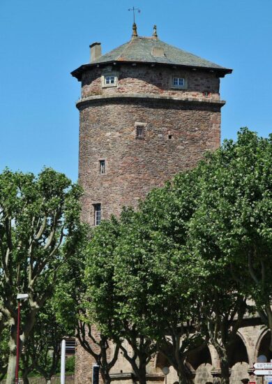 Torre de Corbieres en la antigua muralla de Rodez al sur de Francia