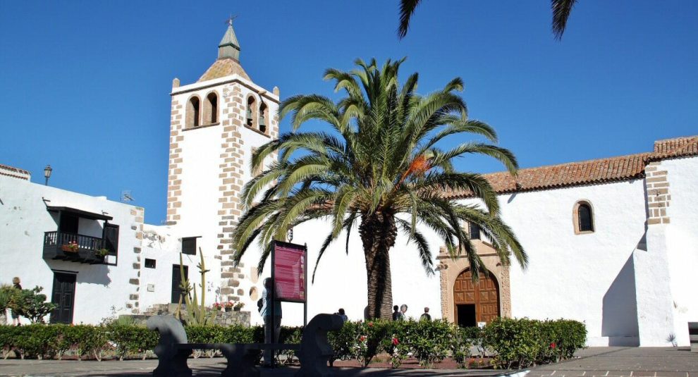Iglesia de Santa María de Betancuria en Fuerteventura, primera catedral de Canarias