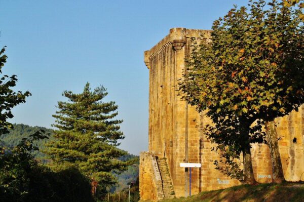 Torre Martiartu en la comarca de Uribe cerca de Bilbao