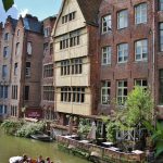 Rincón de un canal de Gante en Flandes Bélgica