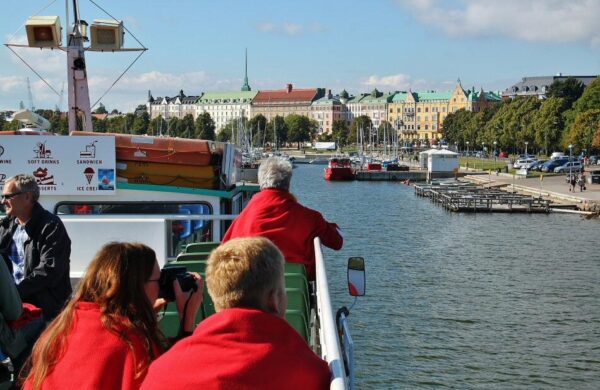 Crucero por las islas del archipiélago de Helsinki en Finlandia