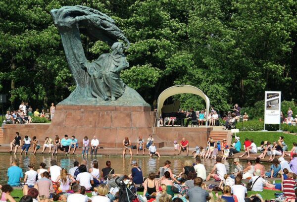 Monumento a Chopin en el parque Lazienki de Varsovia