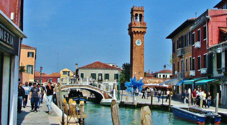 Canal de la isla de Murano en la laguna de Venecia